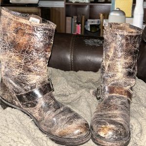 Frey Distressed Brown 7.5